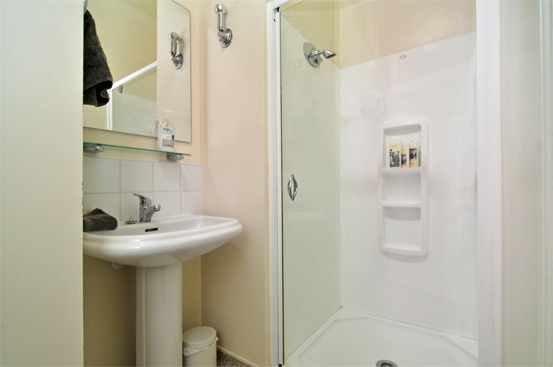 Bedroom 3 Ensuite bathroom
