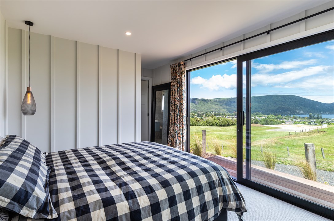 Master King Bedroom with Ensuite