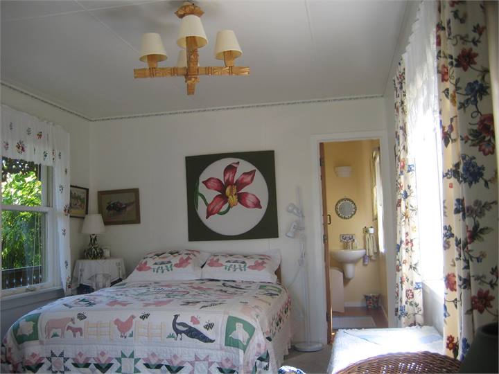 Hungarian queen size bedroom and ensuite for B&B