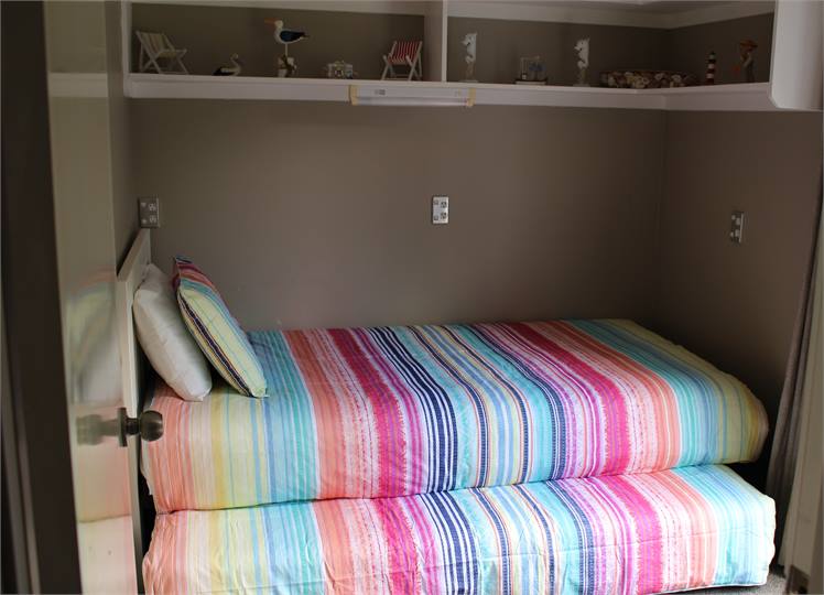 Bed 6 Single Trundler