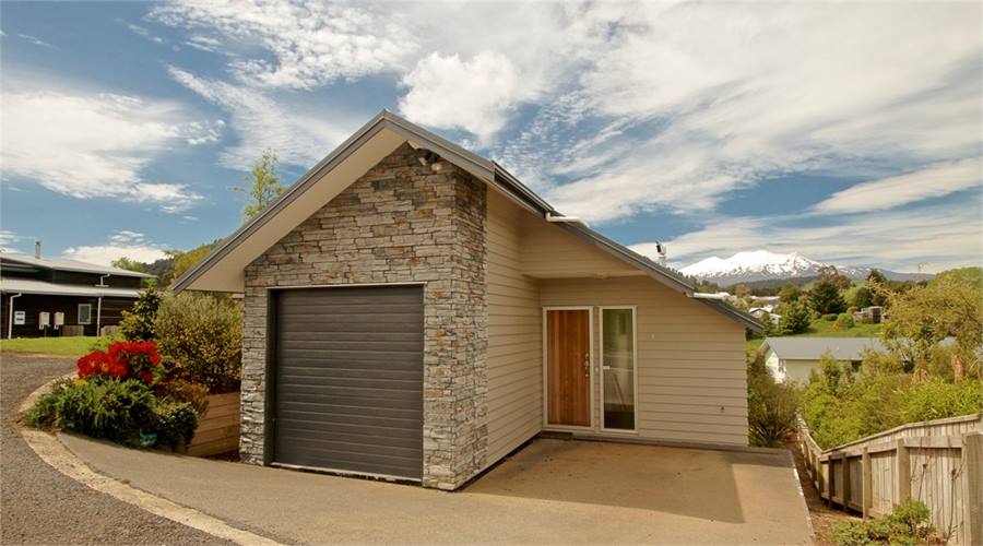 JF1 Front view Exterior