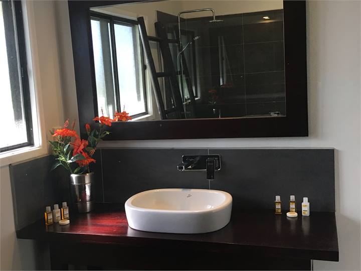 Main Bathroom vanity