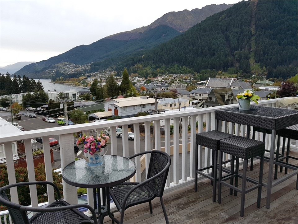balcony can see skyline