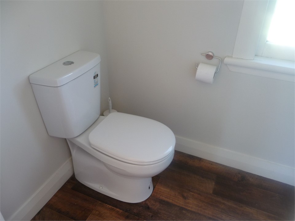 Bedroom 5  (  Mini ensuite , no shower )