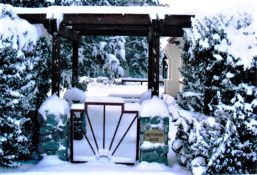 Heavy snow can fall in winter