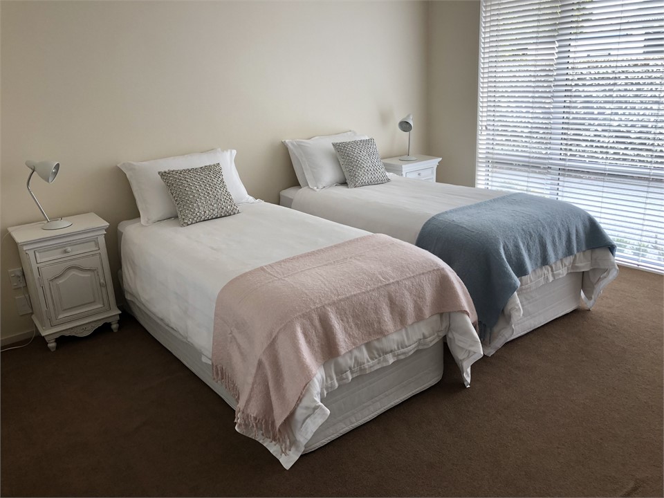 Twin single beds that can be push together to make