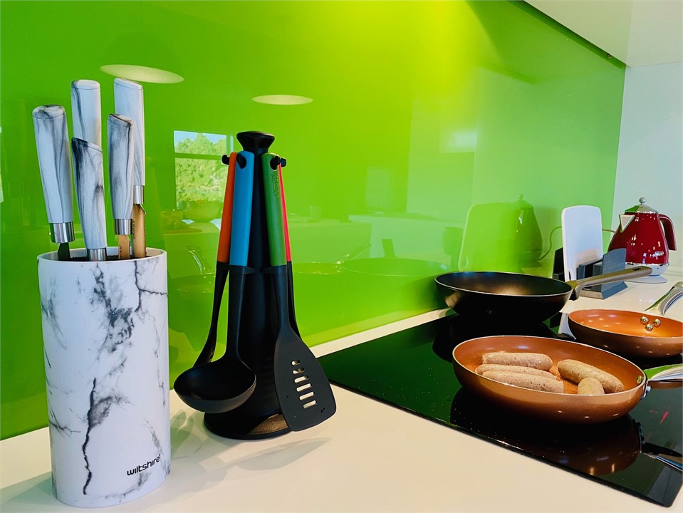 All kitchen accessories provided