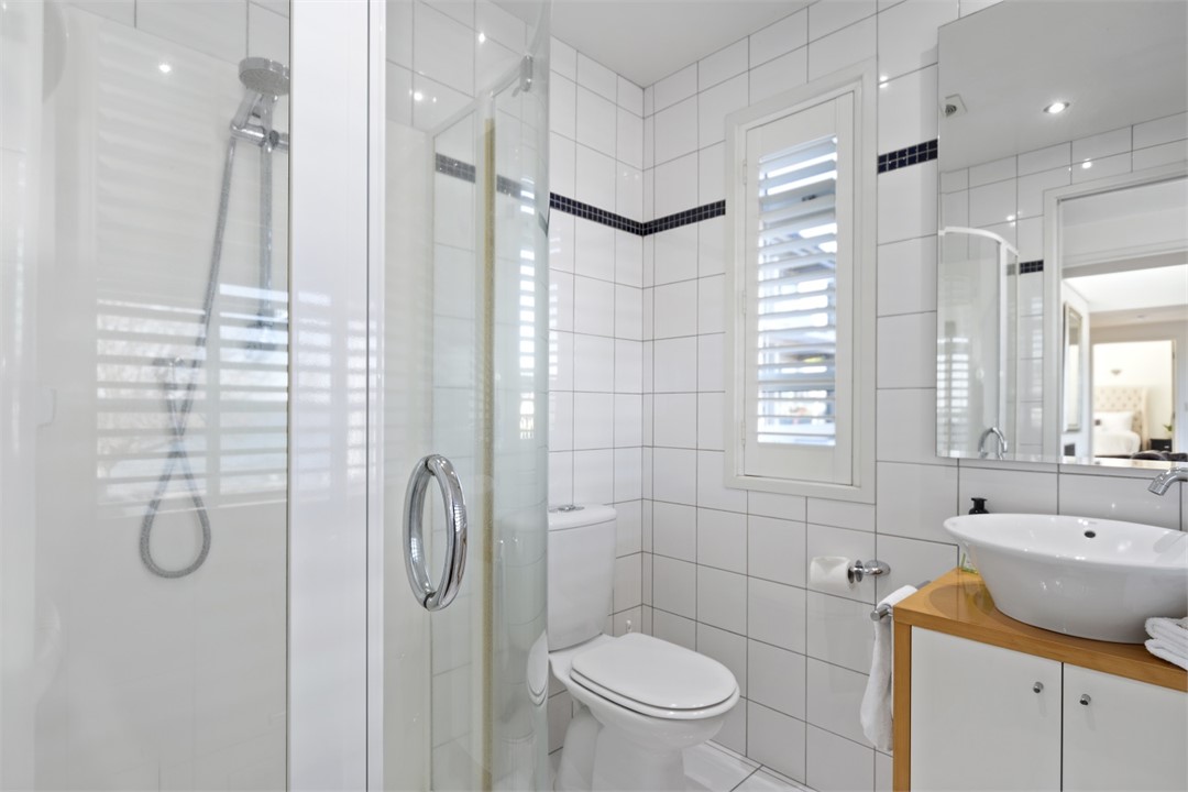 Second bathroom (three in total)