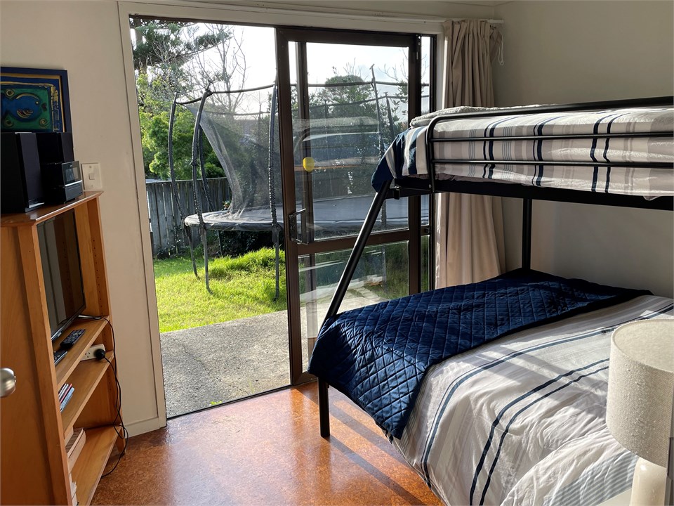 Downstairs Dbl + Sgl with Rollaway under. TV strea