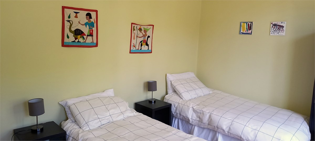 2nd bedroom has 2 single beds