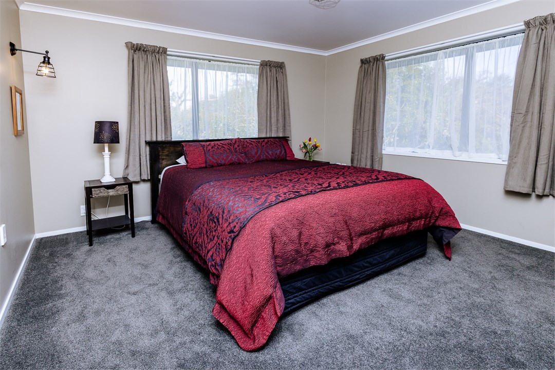 Main bedroom (king bed)