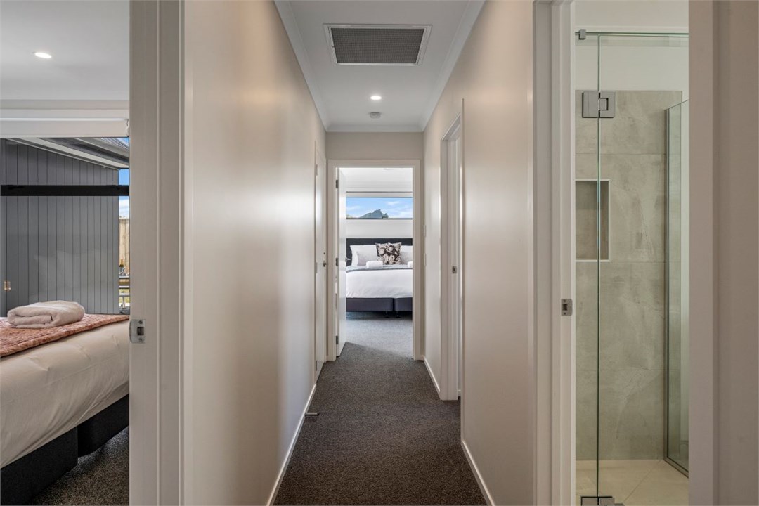 Hallway - central heating/cooling