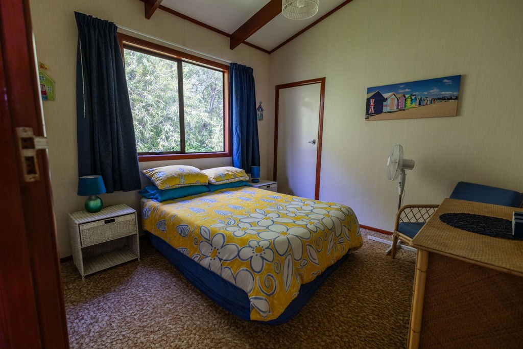 Upstairs Bedroom 2 (Double bed)