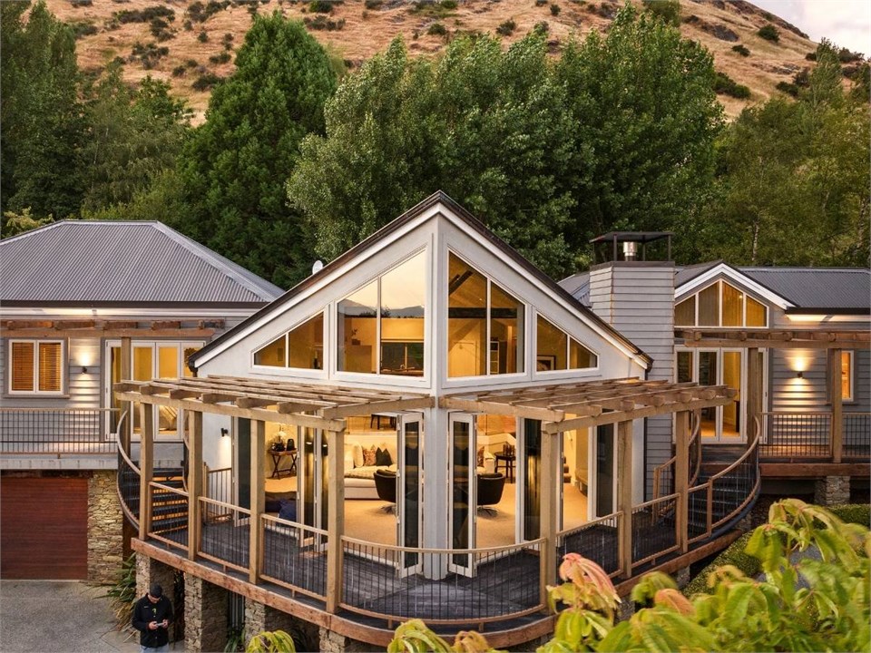 Pinnacle Villa Wrap-Around Balcony