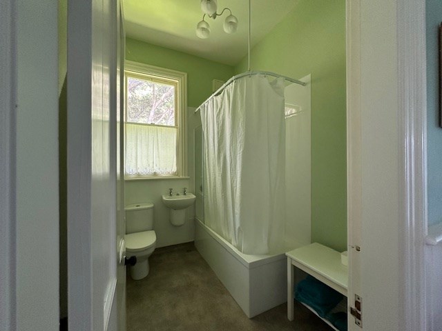 Bedroom 4 Private bathroom