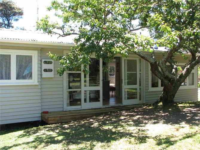 Main entrance onto large lawn area