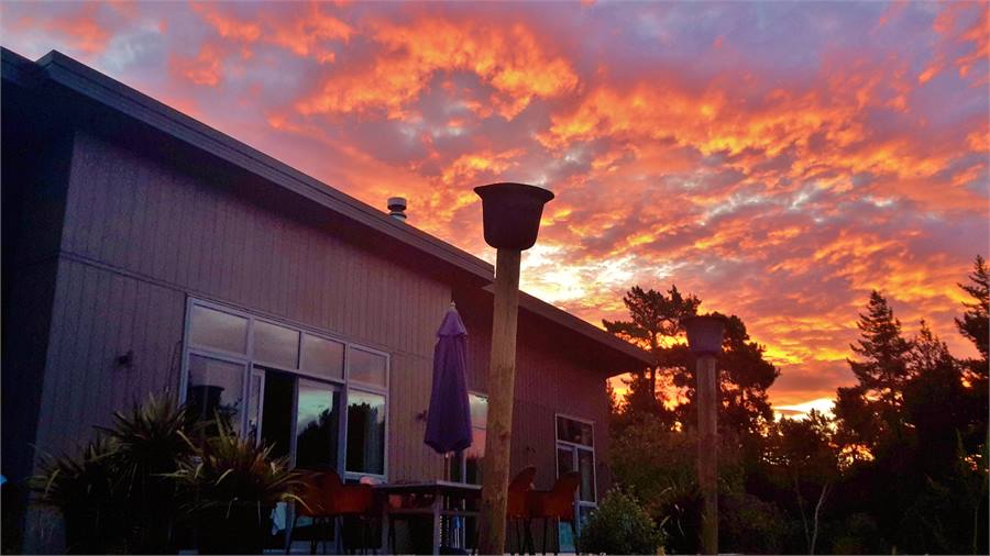 Sunsets. Wide open spaces + close to Mapua seaside