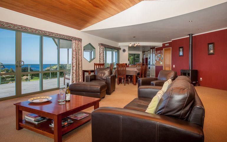 Open plan living area - Tutukaka Holiday Home