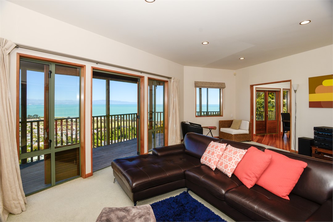 Living area seating 7