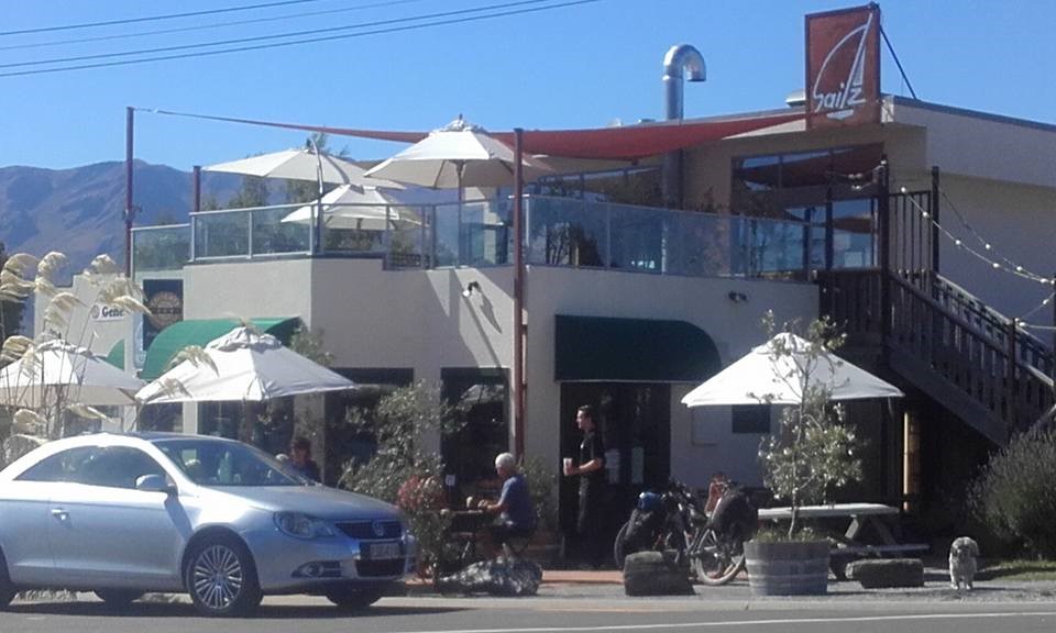 Sailz Restaurant -2min Walk from Fantail Cottage