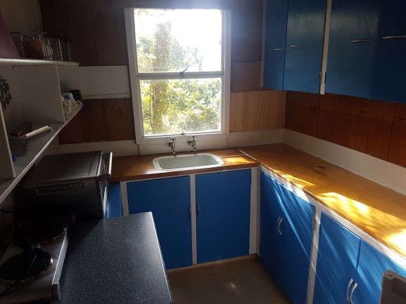 Small but usable kitchen with fridge/freezer, toas
