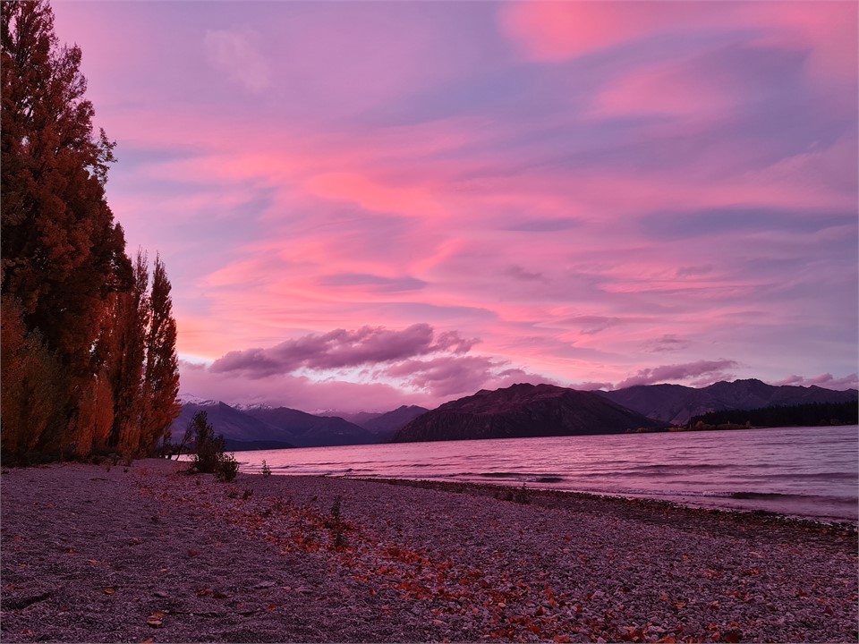 Laka Wanaka only a few minutes walk away!