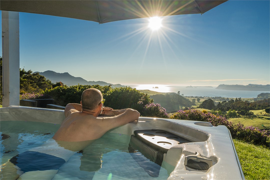 Hot Spa Pool full Valley and Ocean View