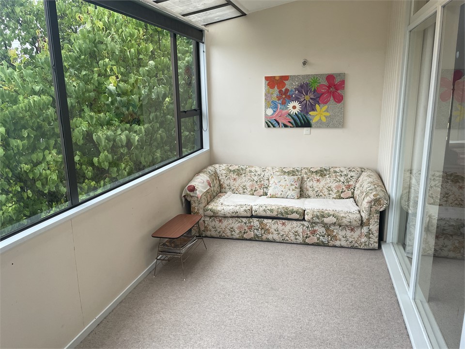 Sunroom with double divan