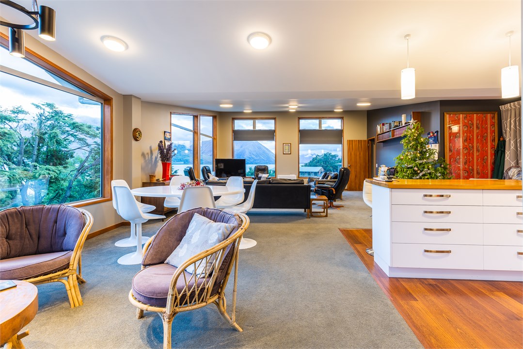 Informal seating area for pre dinner drinks