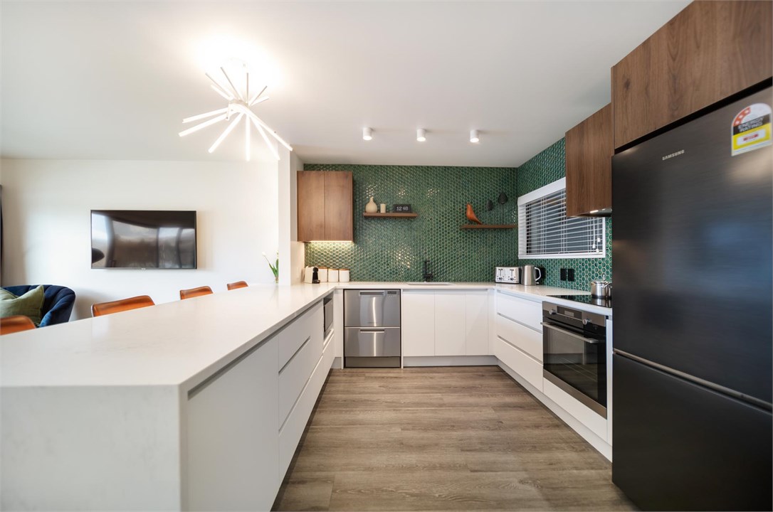 TAHUNA LAKEFRONT LUXURY AURA QUEENSTOWN HOLIDAY HO