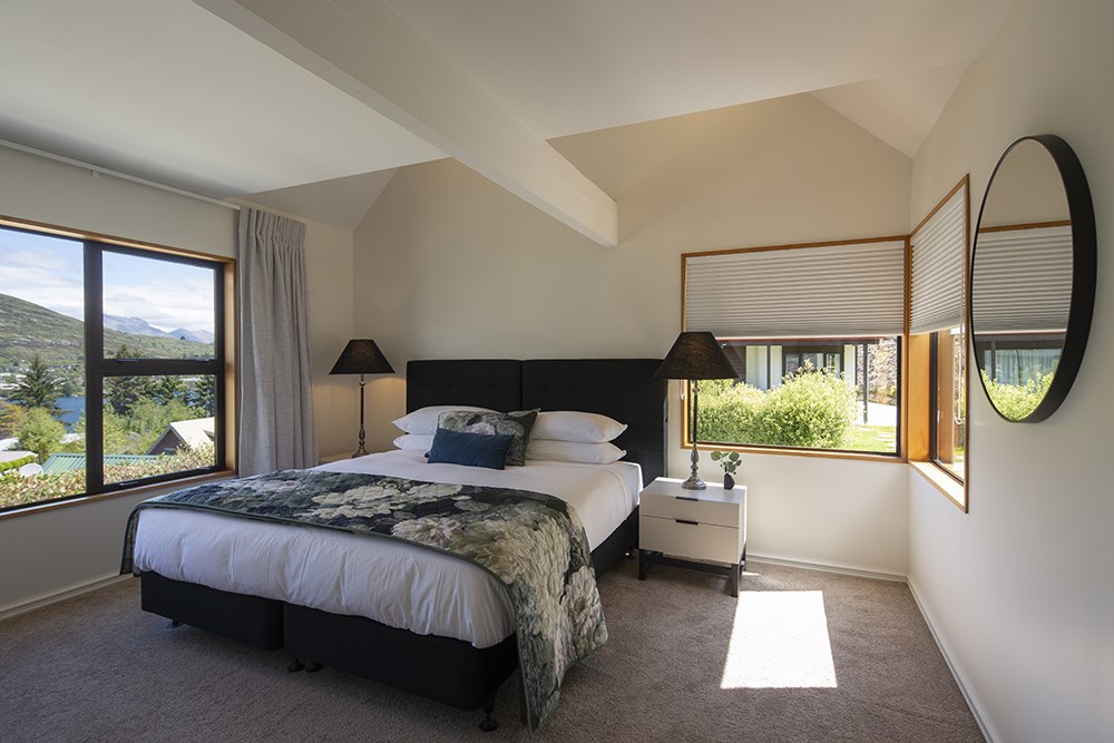 Master Bedroom (Super King that splits into single