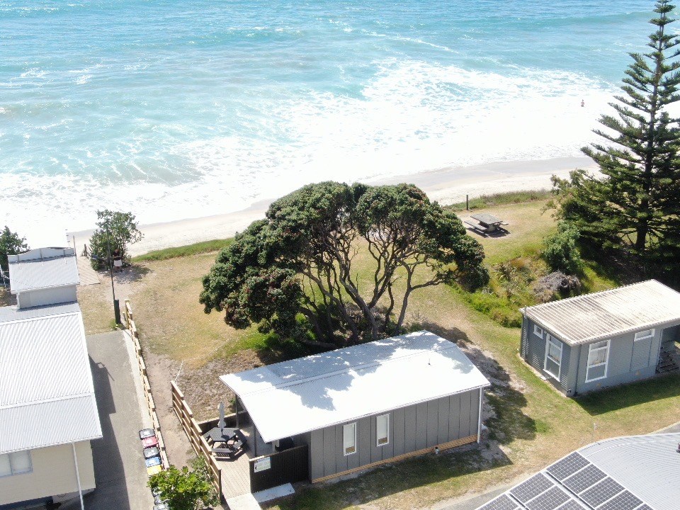 Surf Club Cabin absolute beach front - Waipu Cove Cabin for rent ...