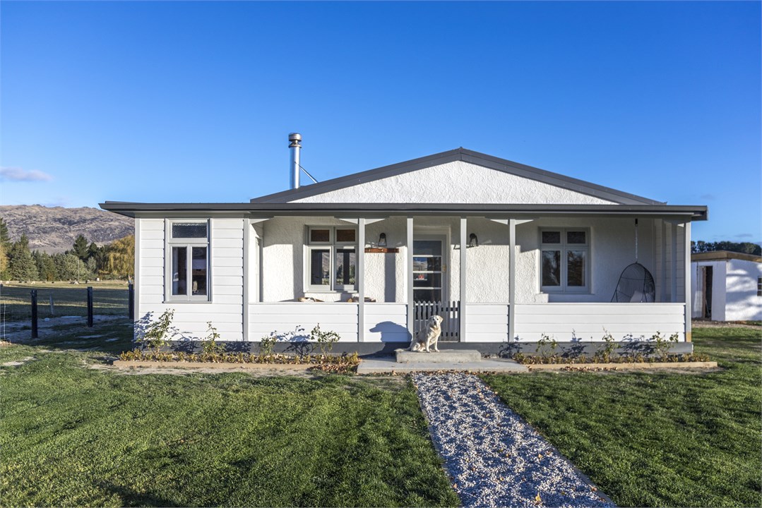 The property is fully fenced. Dogs are welcome.