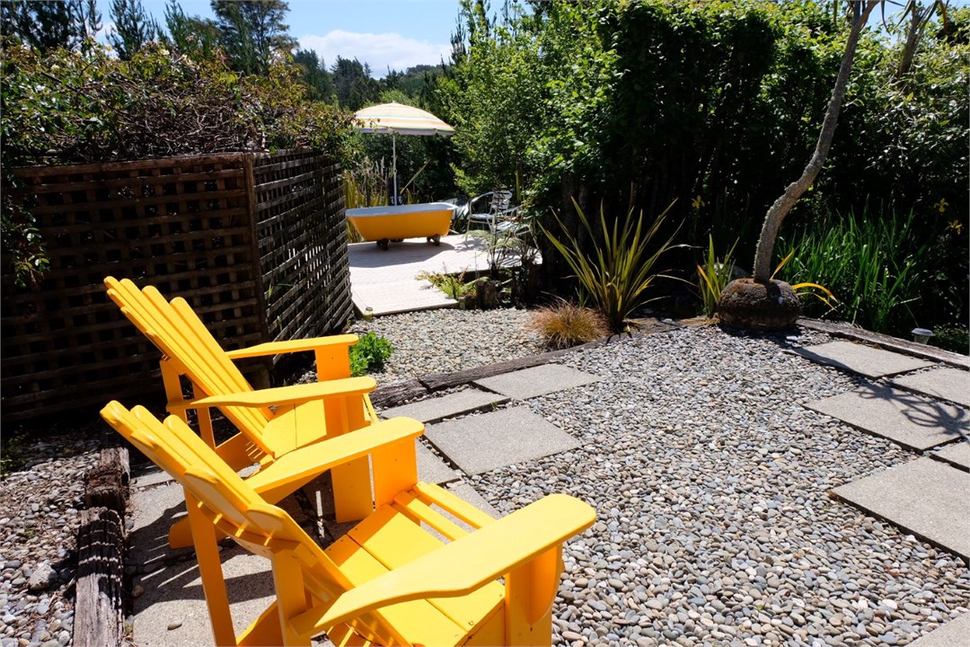 Corru Gate. Outdoor bath