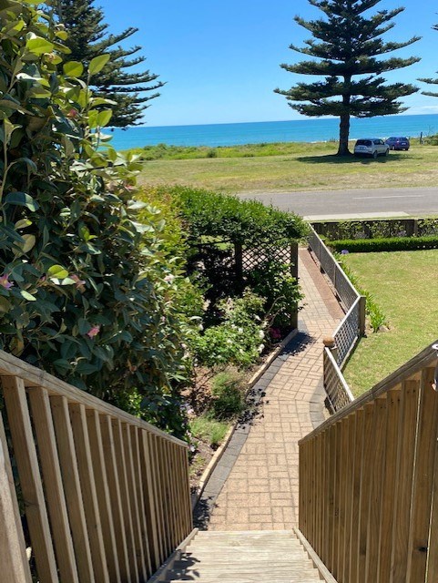 Stairs and path down to carpark