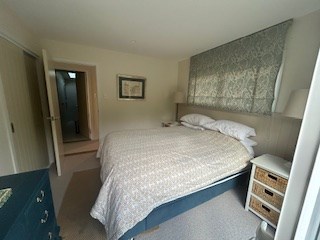 Main Bedroom at No 27