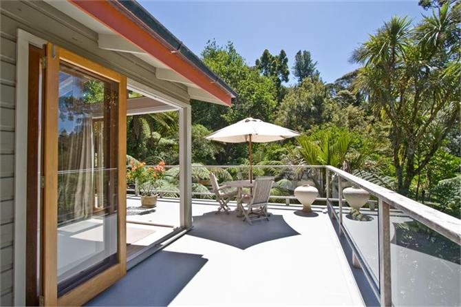 Lunch on the deck ... 