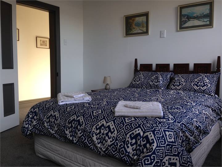 Bedroom 3 - 1 x Queen