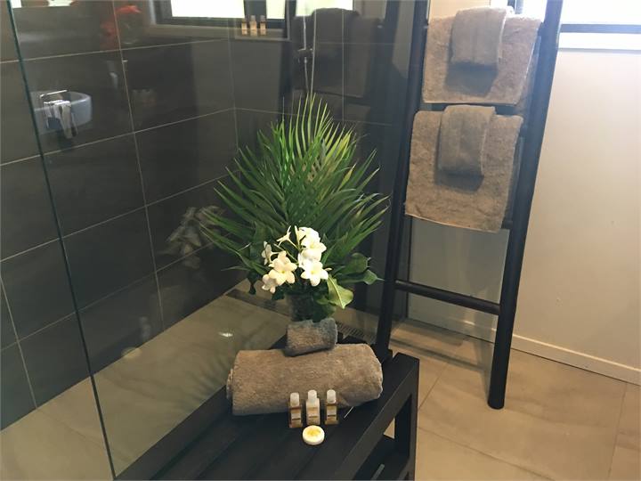 Main Bathroom Tiled Walk in Shower