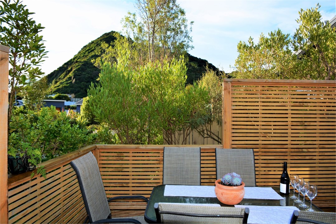 No, I Don't Have a View of the Beach, Walk There!