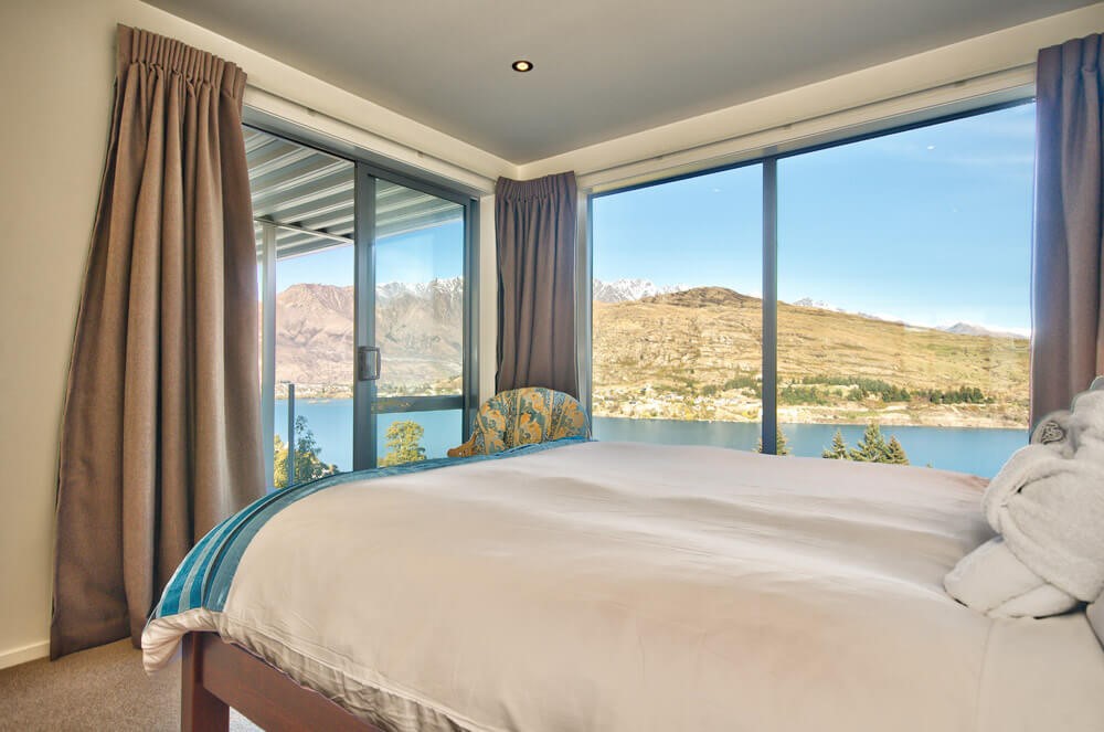 04 SPACIOUS BEDROOMS - ALL with AMAZING LAKE VIEWS