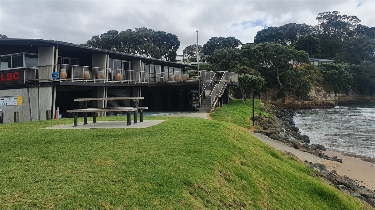 Sunday brunch at the Surf Club (a short stroll)