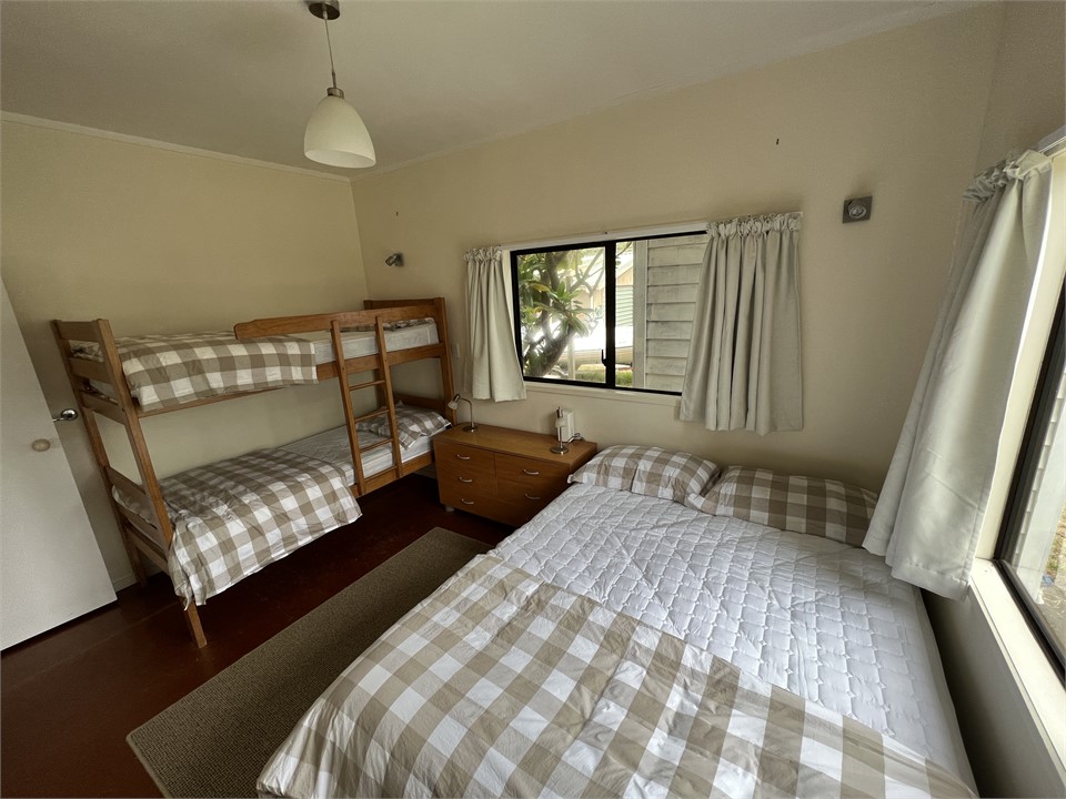 Bunk room with Queen Bed