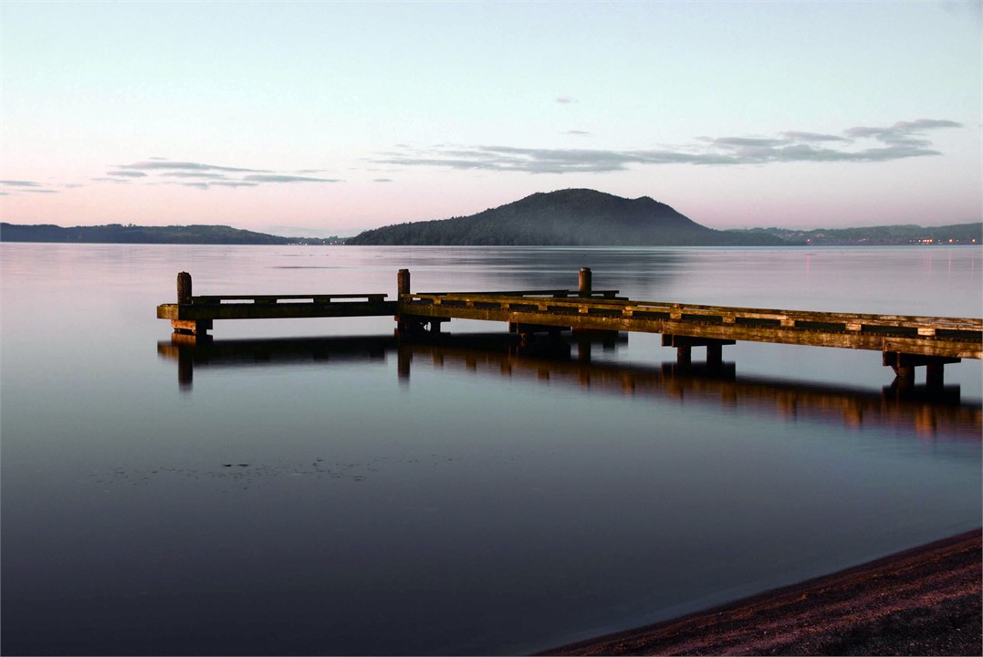 "Taha Moana" Step out the door onto the lake front Lake Rotorua