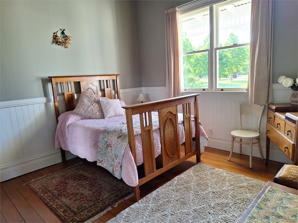 Downstrars Bedroom (Double)