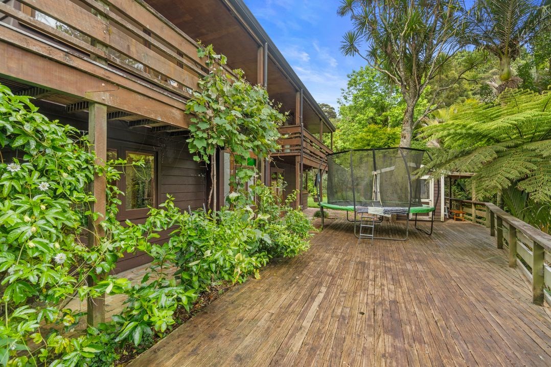 Treetop Sanctuary (Bachcare) Auckland Holiday Home for rent Holiday Houses