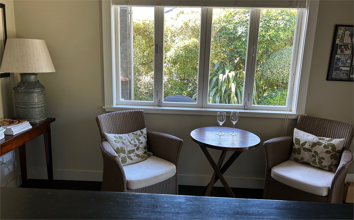 Casual seating off kitchen