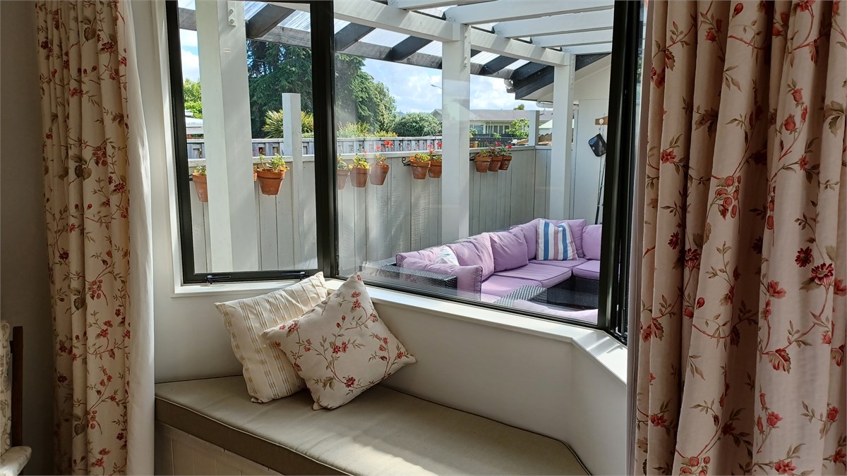 Mstr bedroom sun window