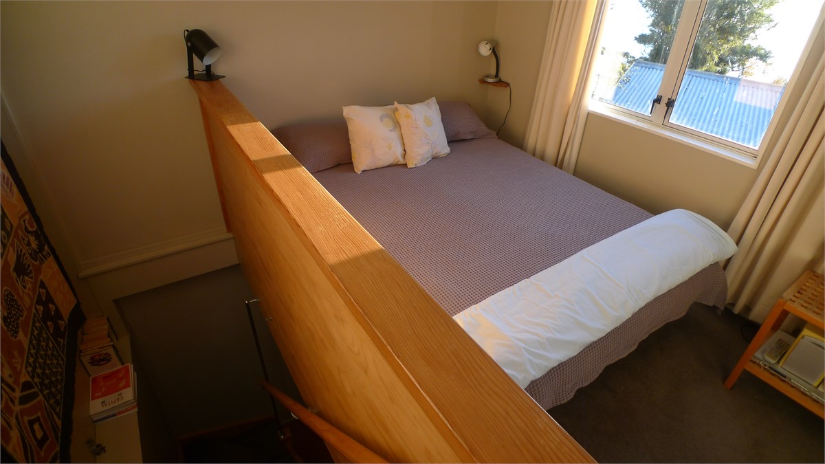 Sleeping alcove with queen sized bed