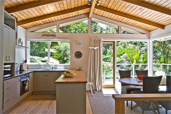 Open plan indoor/out kitchen and flow ...